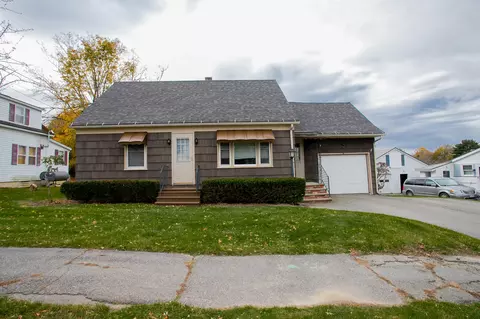 137 Chamberlain St, Brewer, ME 04412