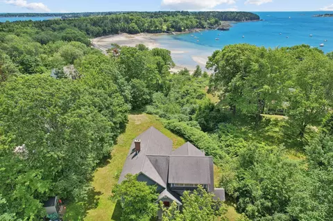 103 Cottage Rd, Chebeague Island, ME 04017