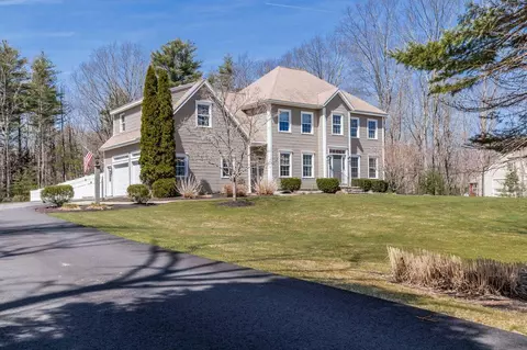 8 Hidden Creek Dr, Scarborough, ME 04074