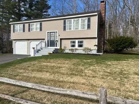 6 Seekins Dr, Bath, ME 04530