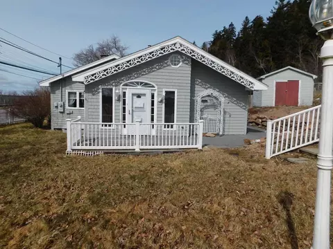 165 County Rd, Eastport, ME 04631