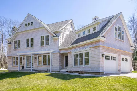 18 Squier Ln, Kennebunkport, ME 04046
