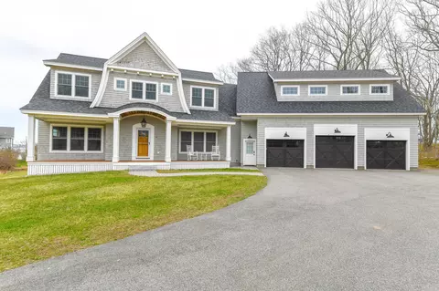 4 Wavecrest Dr, York, ME 03909