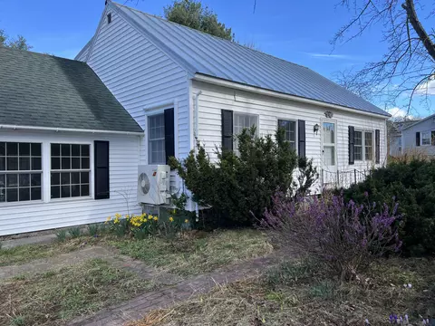 122 Davis Rd, Farmington, ME 04938