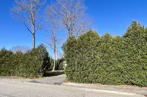 21 Saint Patrick Ave, Lewiston, ME 04240