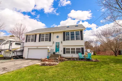15 Autumn Ln, Brewer, ME 04412