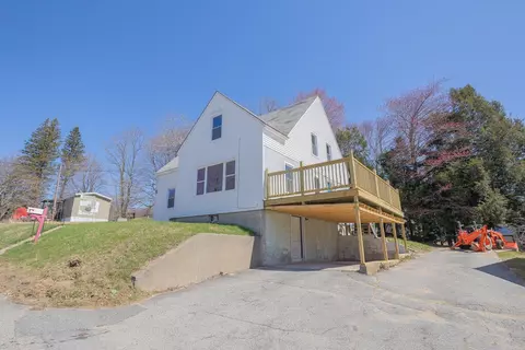 3 Central St, Livermore Falls, ME 04254