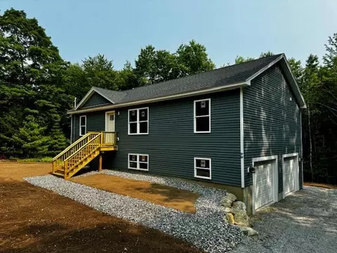 28 Saunders Way, Norway, ME 04268