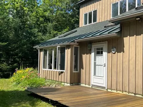 17 Carlisle Rd, Surry, ME 04684