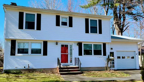 6 Spruce Lane Ln, Gorham, ME 04038