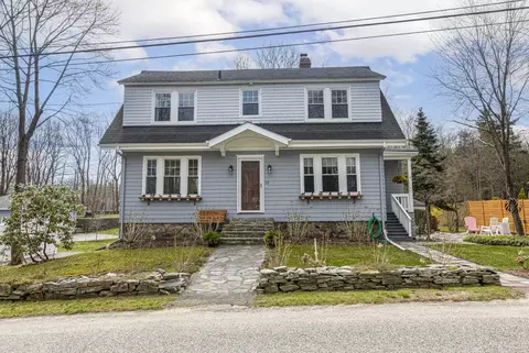 12 Stonybrook Rd, Cape Elizabeth, ME 04107