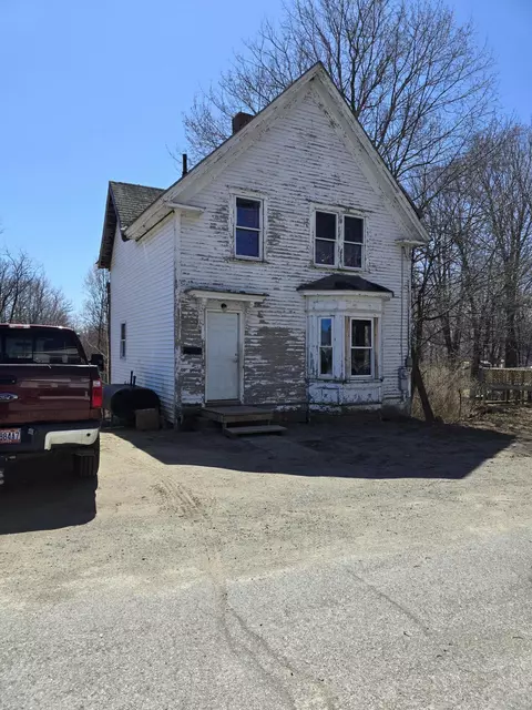 6 Clinton St, Milo, ME 04463