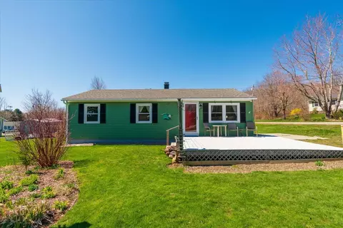 82 Lawn Ave, Rockland, ME 04841