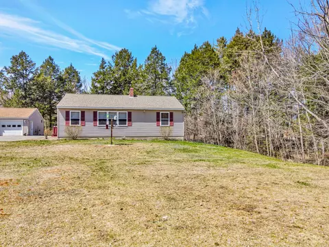 5 Peeboo Ln, Augusta, ME 04330