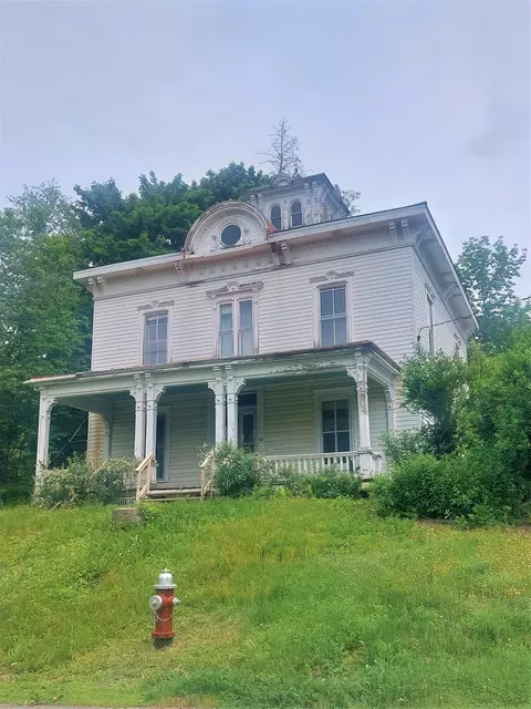 44 Free St, Dexter, ME 04930