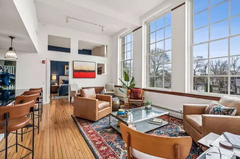 172 Falmouth St #203, Portland, ME 04102