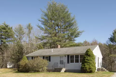 9 Taylor Farm Ln, Topsham, ME 04086