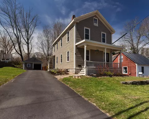 52 School St, Gorham, ME 04038