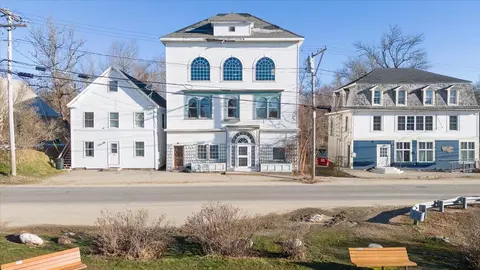 304 Main St, Warren, ME 04864