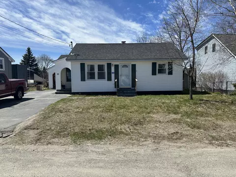 36 Waldo St, Millinocket, ME 04462 photo 1