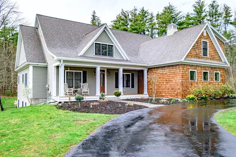4 Parkside Way, Falmouth, ME 04105