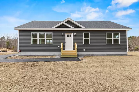 29 Hillside Dr, Raymond, ME 04071