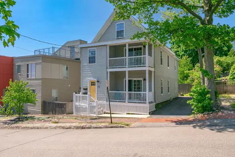 77 Walnut St, Portland, ME 04101