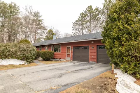 1 Michael St, Farmingdale, ME 04344