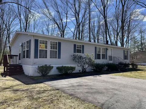7 Marsh Brook Xing, Sanford, ME 04073