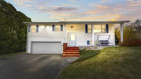 10 Clearwater Ave, Lewiston, ME 04240