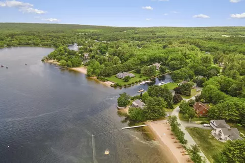 6 Bayview Dr, Raymond, ME 04071