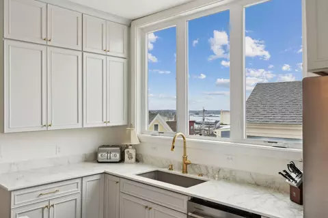 62 Saint Lawrence St #2, Portland, ME 04101