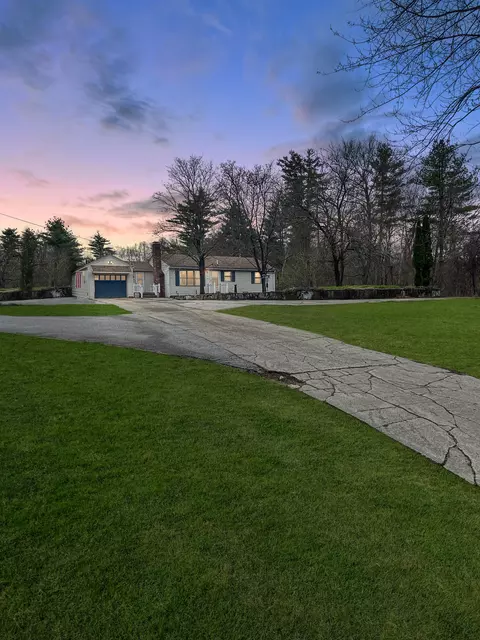 31 Little Mill Rd, Sandown, NH 03873