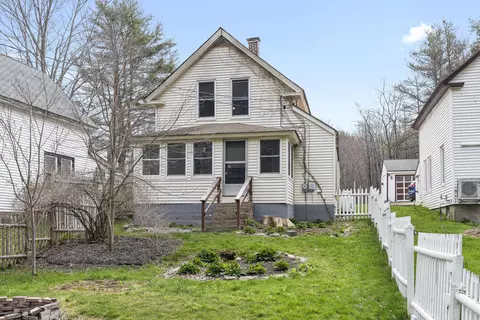 7 South St, Topsham, ME 04086