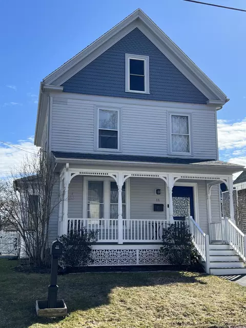 11 Ocean St, Rockland, ME 04841