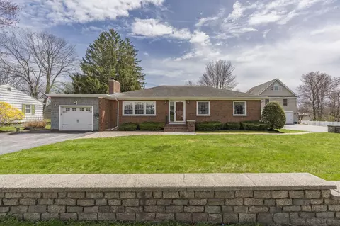 114 Frost St, Portland, ME 04102
