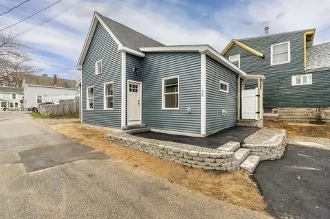 22 Eighth St, Old Orchard Beach, ME 04064