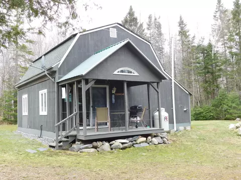 4 French Rd, Abbot, ME 04406