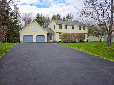 10 Constitution Ave, Hampden, ME 04444