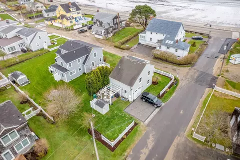 29 Gooch Ave, Kennebunk, ME 04043