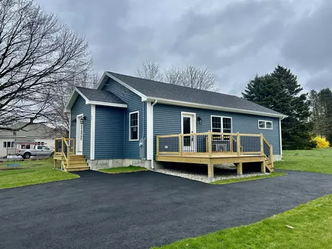 33 Wood Ave, Saco, ME 04072