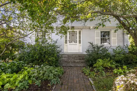 81 Austin St, Portland, ME 04103