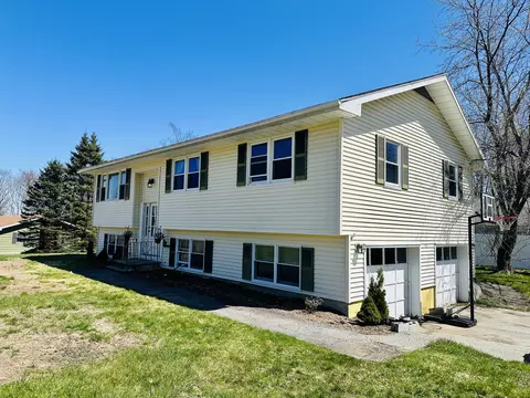 1 Sunrise Ln, Lewiston, ME 04240