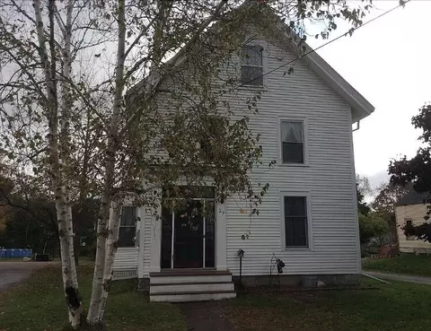 27 Center St, Machias, ME 04654
