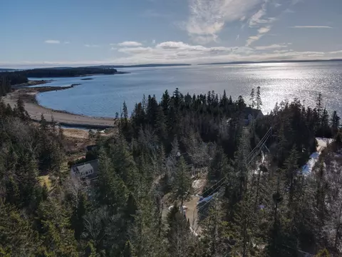 14 Lyford Rd, Tremont, ME 04612