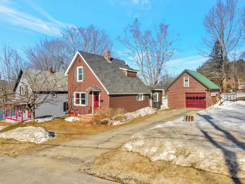16 Oak St, Livermore Falls, ME 04254