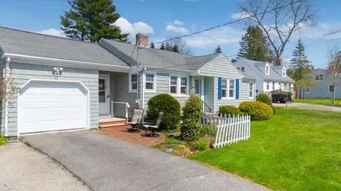 13 Depot Rd, Falmouth, ME 04105