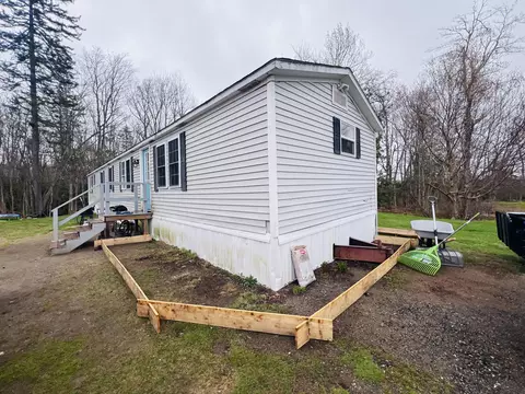 16 Pond Rd, Searsport, ME 04974