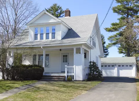 25 Pine St, Dexter, ME 04930