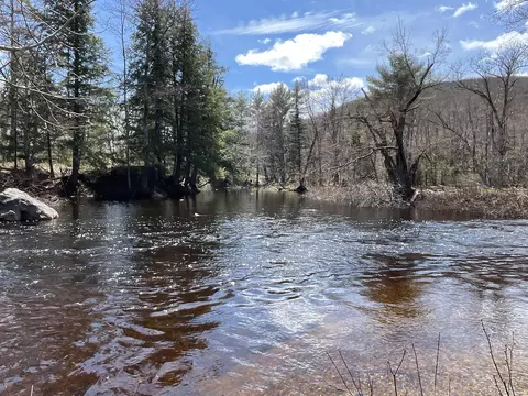 462 Sumner Rd, Hartford, ME 04220